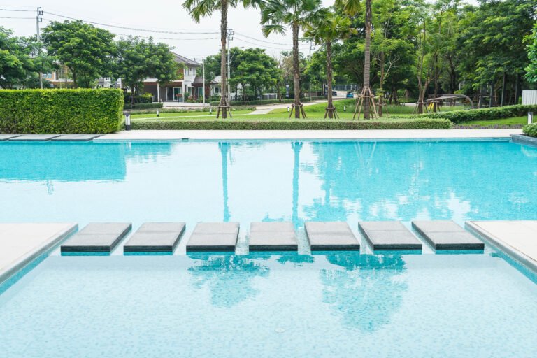 beautiful-luxury-swimming-pool-with-palm-tree